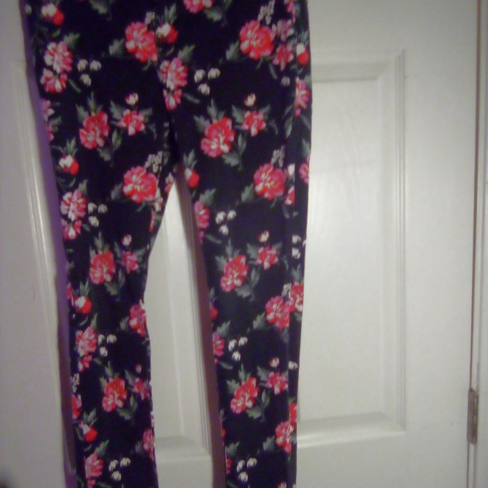 Old Navy Floral Women Jeggings - Black and Red